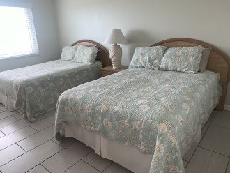 Guest bedroom with 2 double beds