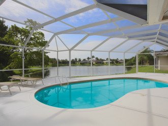 Villa Lakeside in the gated community Briarwood, near downtown, private pool #4