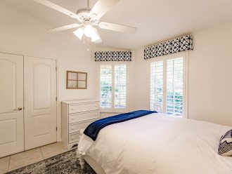 3rd bedroom with queen size bed
