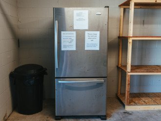 Large extra fridge in garage! Stock up for the beach and keep it here!
