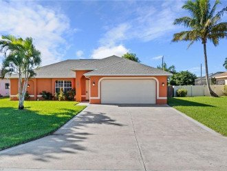 Jay's Getaway Villa Sunset Pet Friendly, Minutes from Cape Coral Beach! #12