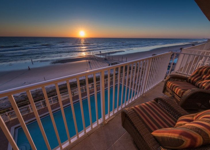 Oceanfront balcony view - sunrise!