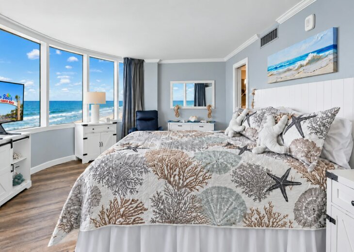 Main bedroom 1 with king-size bed with ensuite bathroom walk-in storage.