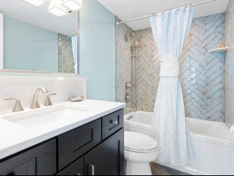 Guest Bath with Tub Shower & Hand Shower Option