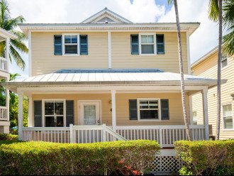 Coral Hammock Poolside Home 3 bdrm 3 bath10 minute drive to Old Town Key West #1