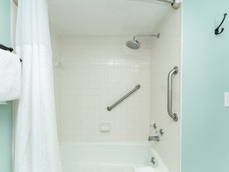 Tile tub/shower