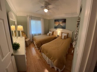 Guest room with two twin beds