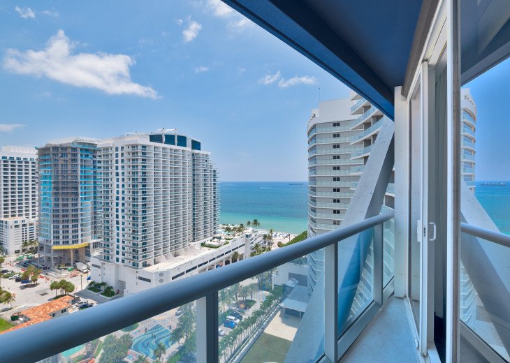 Fort Lauderdale Luxury Water View Condo, Panoramic Views, Modern Elegance #1