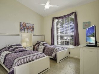 3. Bedroom with 2 twin beds