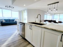 Stunning Spacious Bayfront End Unit **Luxury Remode** Lazy River, Beach Walkover