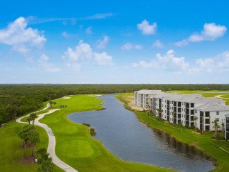 New Golf and country club. Stunning 2b 2 bath, top floor corner unit/Waterview #32