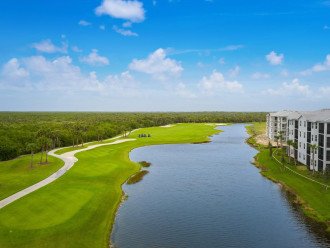 New Golf and country club. Stunning 2b 2 bath, top floor corner unit/Waterview #40