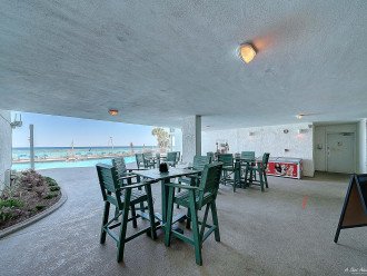 Picturesque Beachfront Condo- Spacious Balcony, 2BD/2BA, Pool & Tiki Bar #1