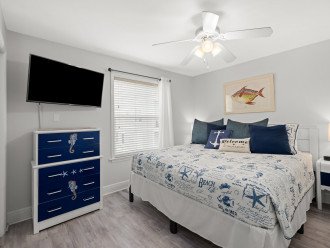 1ST BEDROOM WITH KING SIZE BED