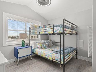 4TH BEDROOM WITH QUEEN SIZE BUNK BEDS