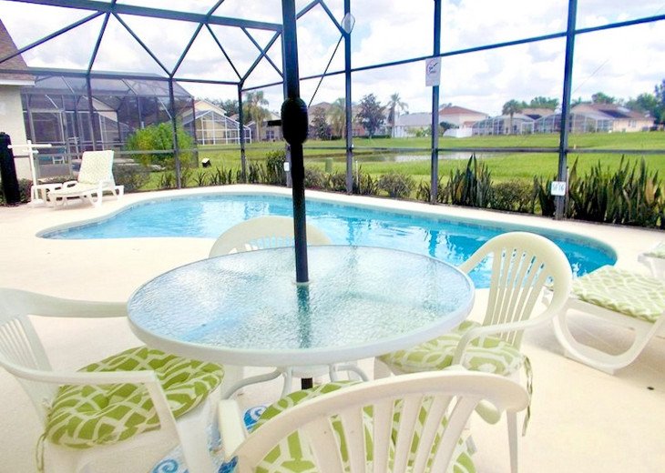 Al fresco dining by your pool