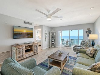 Coastal decor living room