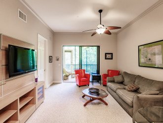 Luxurious 2 bedroom, 2 baths with lanai in Palmetto Cove #1
