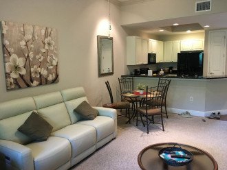 Luxurious 2 bedroom, 2 baths with lanai in Palmetto Cove #1