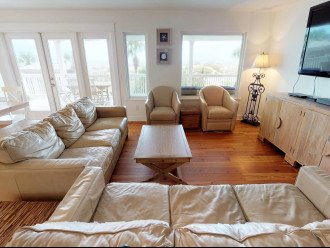 Gorgeous Ocean View Enormous 60' DECK - 6 BD 5 BA Home – Just Steps to #1