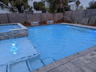 Pool & spa with huge sun shelf