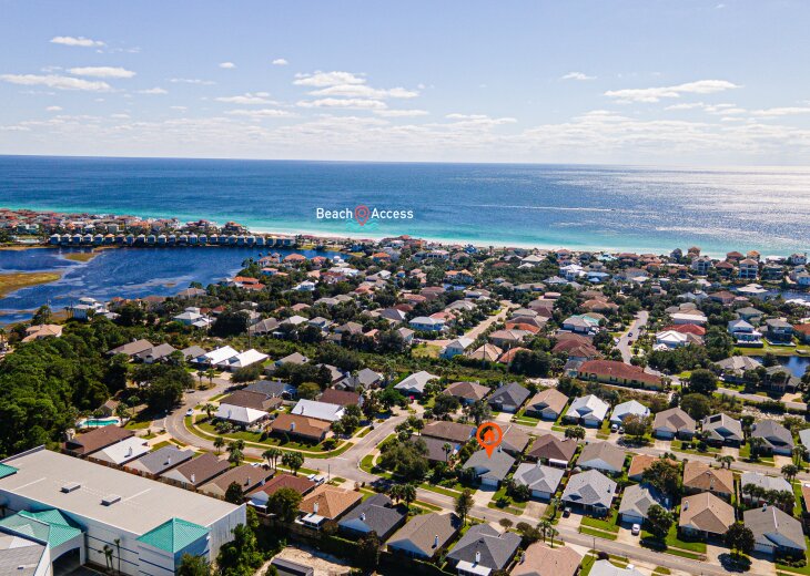 10 Min Walk to James Lee Beach Access: Stunning views and quick strolls to sandy shores for endless fun in the sun!