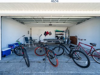 4 beach cruiser bikes + helmets available at no extra cost for your use