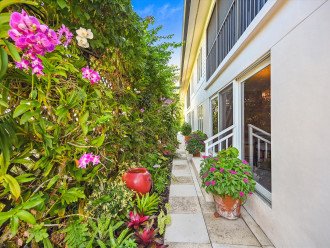 *NOVEMBER SPECIAL* 5TH AVENUE GEM STEPS FROM WORLD CLASS DINING AND BEACH #1