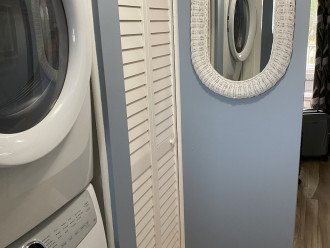 Hallway/washer/dryer