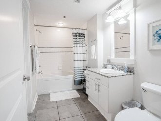 Guest bath, Shower/tub combo