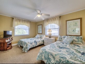 Bedroom with Two Beds at Fort Myers Beach Rentals Gulf Front