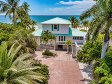 The White Sand Cottage - GULF FRONT WITH BEAUTIFUL VIEWS!