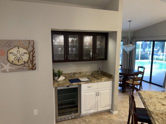 Kitchen bar and wine / drink refrigerator
