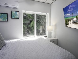 Guest bedroom 2 with 50" Smart TV