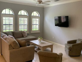 Open Concept Living Room with Comfortable Seating