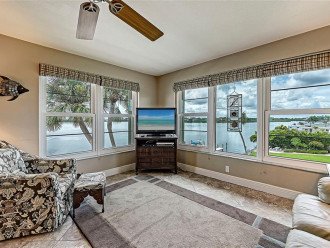 Best of Both Worlds Bay View and 1 Minute Beach Walk with Private Beach #12