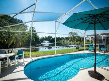 COZY FAMILY HOME POOL AND LAKE VIEW, 5 MILES DISNEY