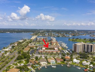 Excellent location, close to shops, gulf shore, key avenues