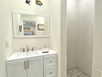 Full Bath-Bottom floor-Walk in Shower