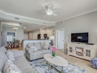 Seaside Treasure Oceanfront Condo, LG Balcony, Great Sunsets, Beach Ser, Pool #1