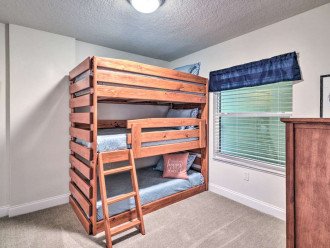 Triple bunk kids room - (2) foldable cots available for guests