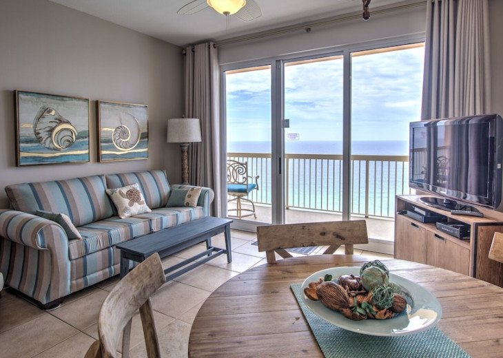 Living/Dinning Area opens to the balcony & never ending tropical seas!