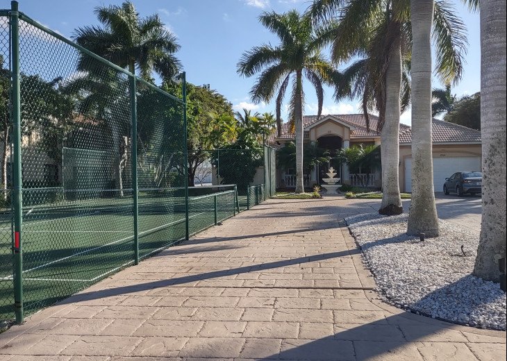Palm Court w/private tennis court and pool #1