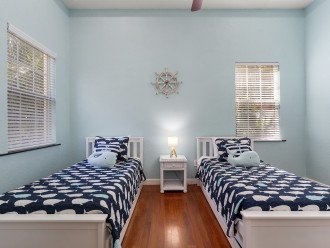 Kids bedroom - Two twin trundle beds