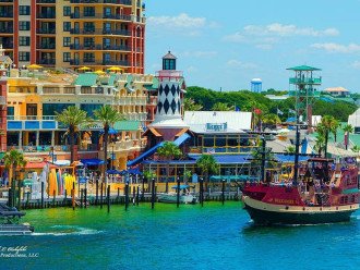 Just 9 miles away, guests can enjoy the abundance of activities at Harborwalk Village! Activities include boat tours, parasailing, fishing, cruises, live music and MORE!