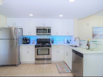 Beach/Gulf FRONT Suite-Sunset Vistas, 2 bed/2 bath, Free WiFi + Covered Parking #1
