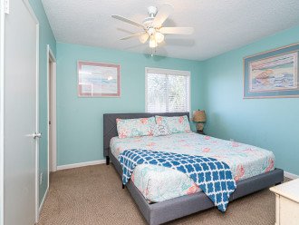 Spacious main bedroom with King bed and flatscreen TV