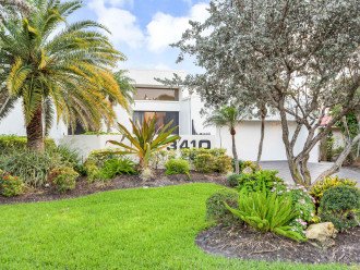 The house is nested in a quiet lush street full of south Floridian foliage in proximity to waterfront restaurants, tiki bars, and shopping.