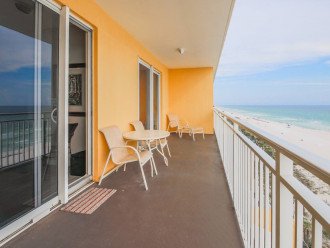 25-ft wide oceanfront balcony!