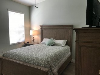 2nd bedroom with queen bed